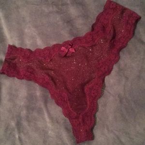 Burgundy shimmer thongs